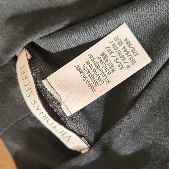 Victoria's Secret Short Flounce Robe - Picture 2 of 4